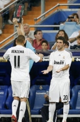 Karim Benzema being substituted for Gonzalo Higuain